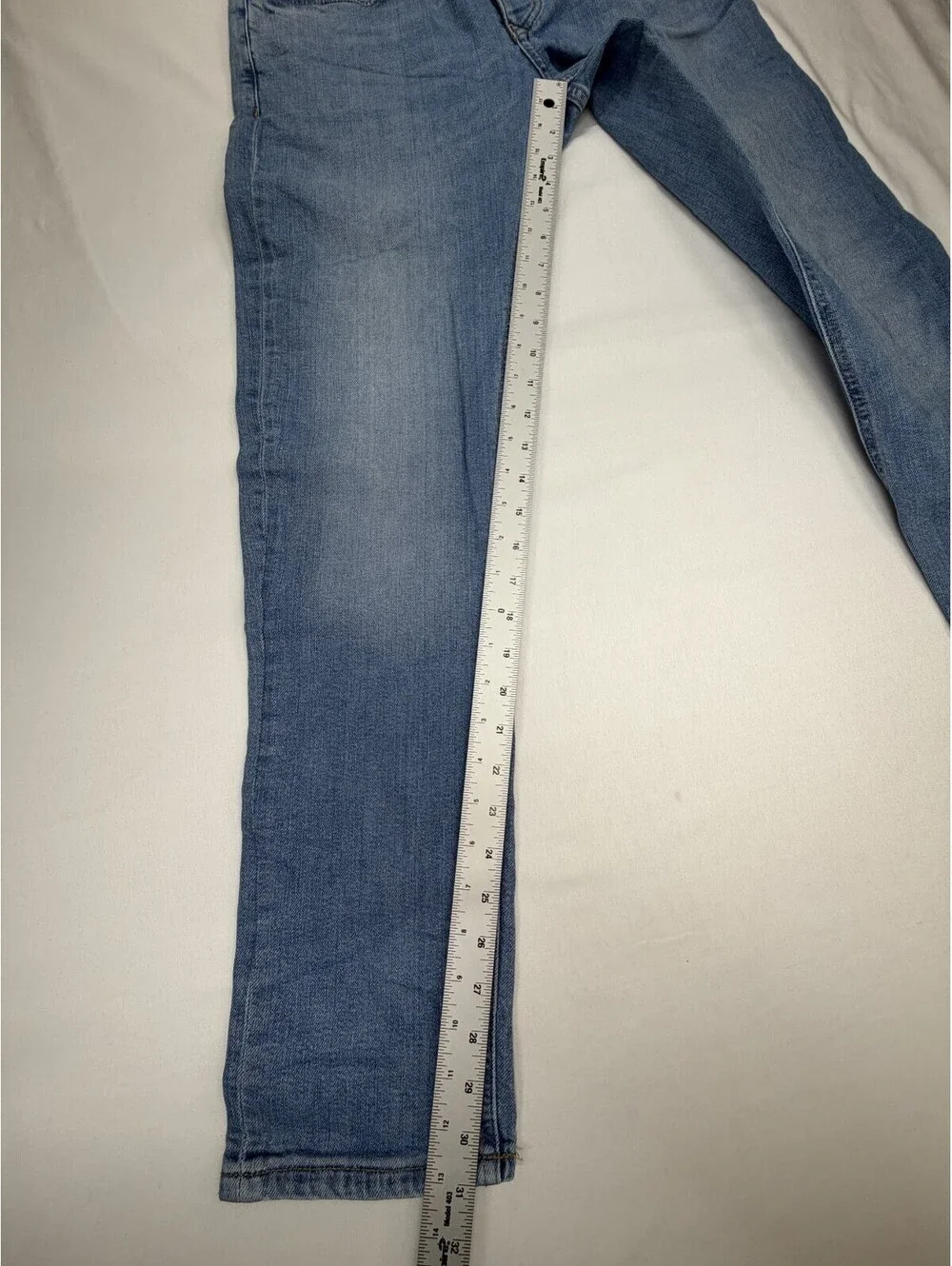 Forever 21 Men's Jeans Straight Medium Wash Solid Denim Mid Rise Size 33 Blue